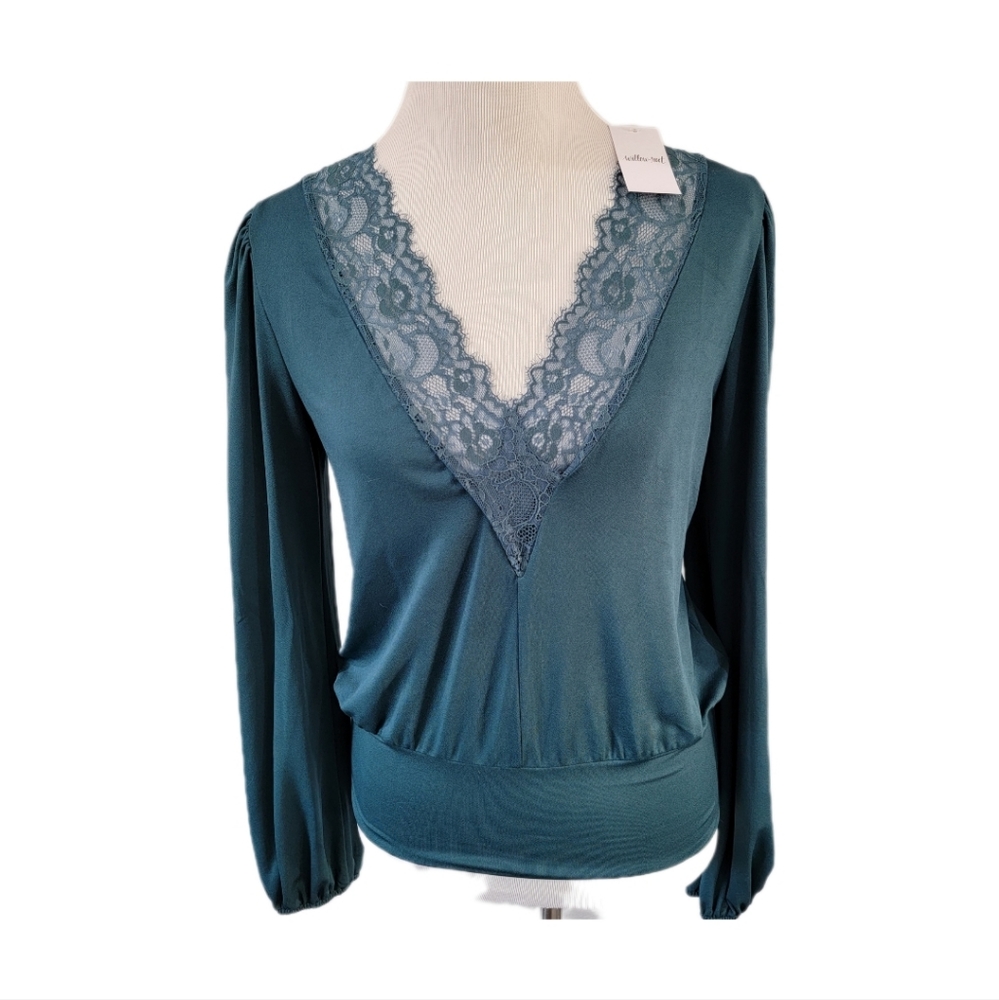 Womens BKE Willow root lace detail dolman top in size smal